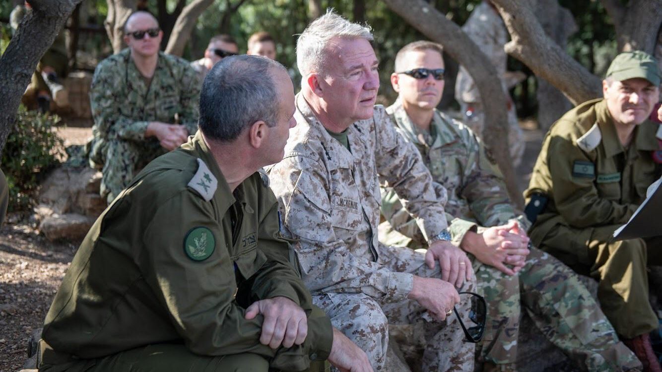 İsrail Savunma Bakanı Gantz, CENTCOM Komutanı McKenzie ile görüştü