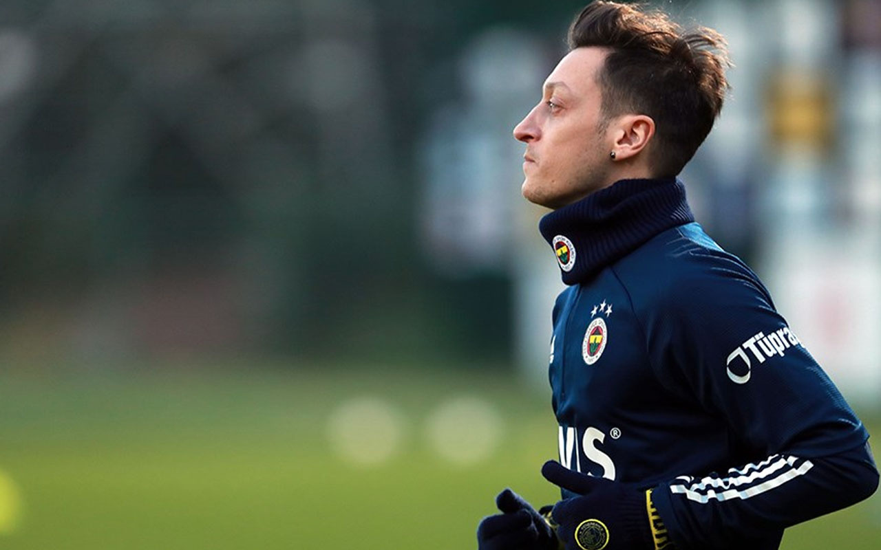 Fenerbahçe’nin yeni transferi Mesut Özil imzayı attı