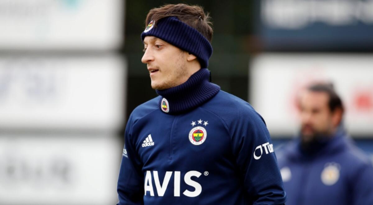 Fenerbahçe’de Mesut Özil ilk kez maç kadrosunda