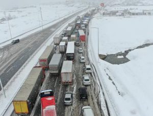 Balıkesir-Bursa karayolunda ulaşım durdu