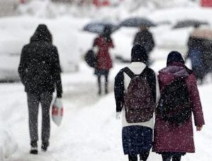 Yüz yüze eğitime kar yağışı engeli! Hangi illerde okullar tatil oldu?