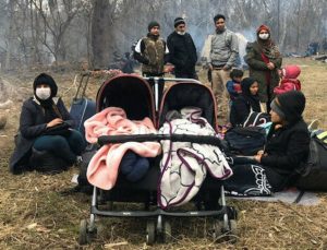Midilli Adası’ndaki hamile bir Afgan sığınmacı kendini yaktı