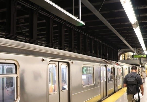 NY Metrosunda bir saldırı daha. Bu kez hedef annesinin kucağındaki küçük bir bebekti