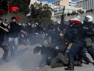 Yunanistan’da üniversite öğrencileri sokağa döküldü