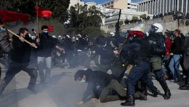 Yunanistan’da üniversite öğrencileri sokağa döküldü