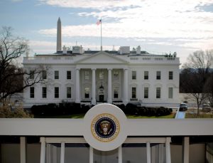 Beyaz Saray, gazetecilere 170 $’lık COVID-19 test ücreti uyguluyor