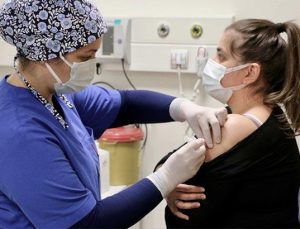 Hemşirelik  öğrencilerine aşı önceliği