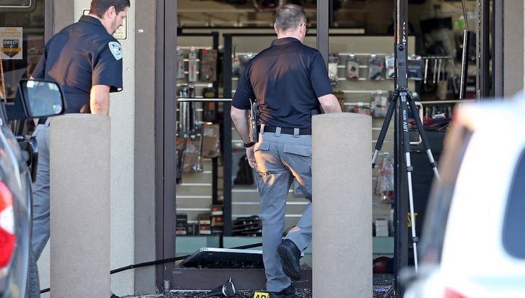 Silah mağazasına silahlı saldırı: 3 ölü