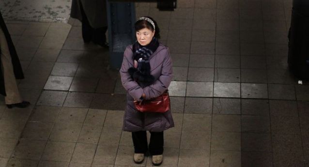 New York metrosunda Asyalı kadınlara yumruklu saldırı