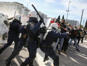 Yunan polisinden üniversite öğrencilerine dayak