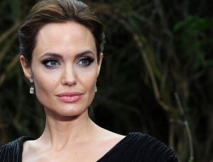 Jolie, eski eşi Brad Pitt’in hediyesini 8,3 milyon sterline sattı