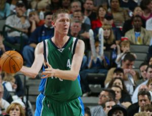 Eski NBA pivotu Shawn Bradley, bisiklet kazasında felç oldu