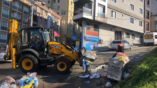 Maltepe sokakları çöp yığınlarından arındırılıyor