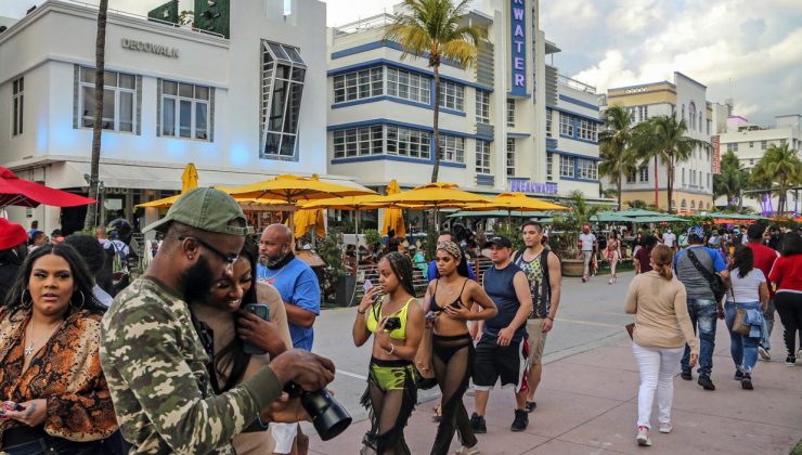 Miami Beach’teki kalabalık olağan üstü hal ilan ettirdi