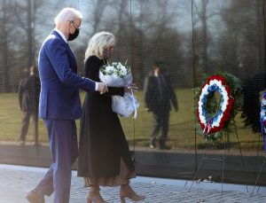 ABD Başkanı Biden, Vietnam Gazileri Anıtı’nı ziyaret etti