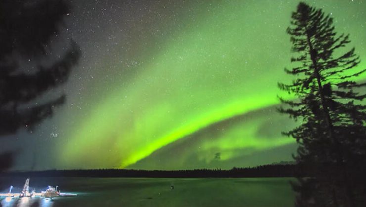 Alaska semalarında Kuzey Işıkları’nın muazzam dansı