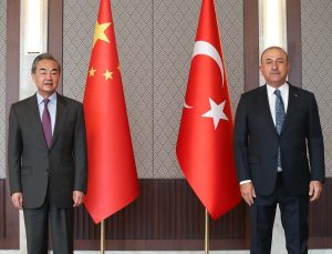 Çavuşoğlu, Çinli mevkidaşı Wang Yi ile görüştü