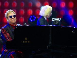 Elton John, Metallica ile çalıştığını duyurdu