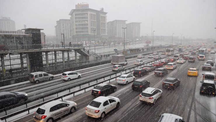 İstanbul’da kar ve dolu yağışı