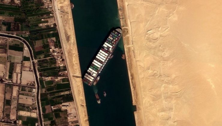 Süveyş Kanalı’nı kapayan gemi yüzdürüldü