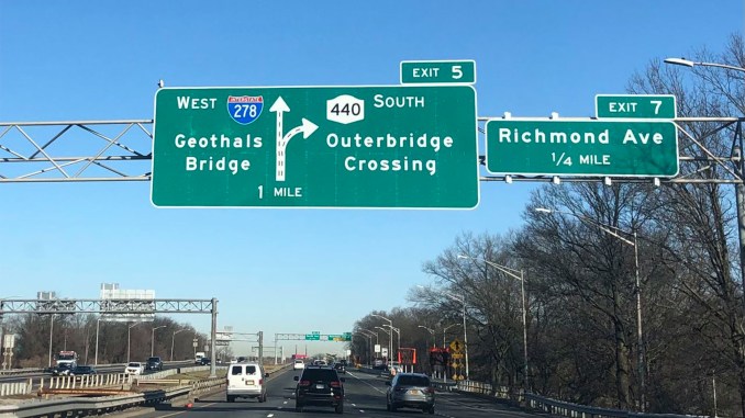 Yanlış yazılan ‘Geothals’ Köprüsü tabelası, sürücüleri şaşırttı