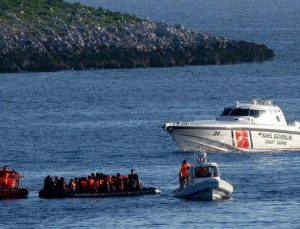 Yunanistan göçmenleri kelepçeleyip denize attı: 3 göçmen öldü