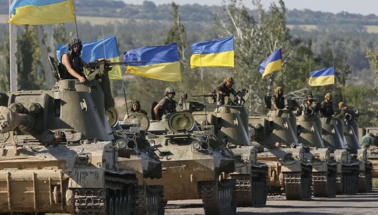 Adım adım savaşa doğru giden Donbass’a yığınak sürüyor
