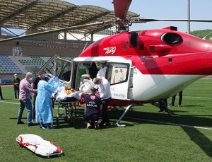 Ambulans helikopter minik bebek için havalandı