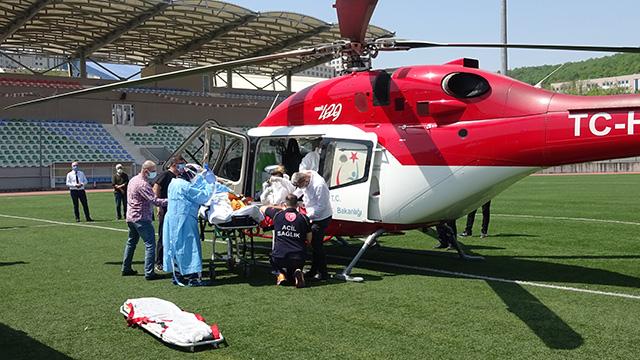 Ambulans helikopter koronavirüs hastası kadın için havalandı
