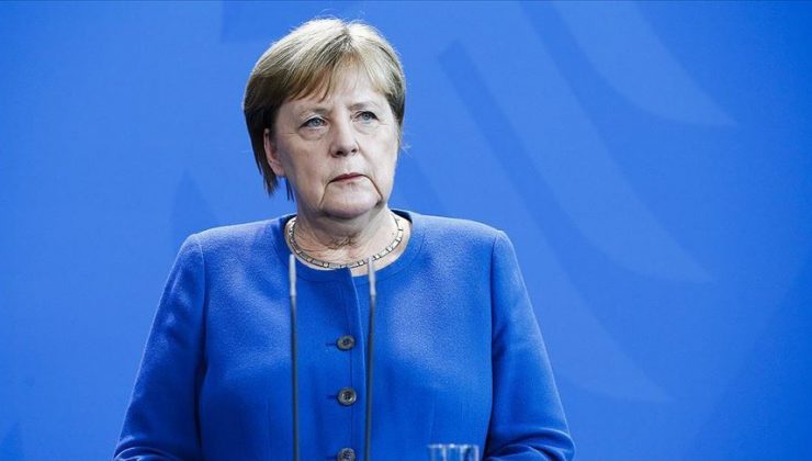 Angela Merkel AstraZeneca aşısı oldu