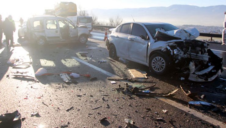 Ankara’da 9 aracın karıştığı zincirleme trafik kazası: 4 kişi öldü