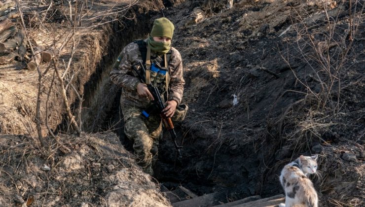 Donbas’ta hareketlilik: 2 Ukrayna askeri hayatını kaybetti