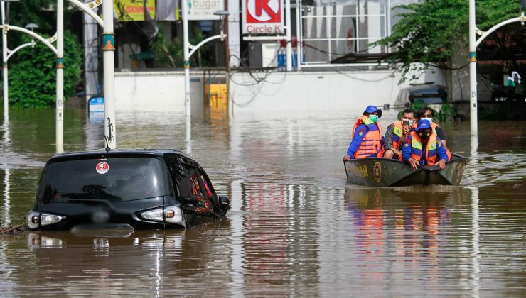 Endonezya’da sel: 44 ölü, 9 yaralı