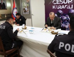 Erdoğan, Çengelköy Polis Merkezi’nde iftar yaptı