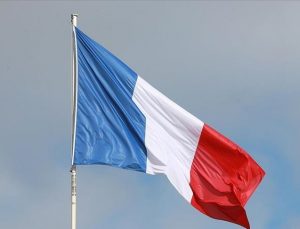 Fransa’da Renault çalışanları, fabrika yöneticilerini rehin aldı