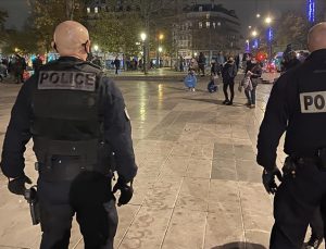 Fransa’da siyahi müzisyeni darbeden polisin ırkçı mesajı ortaya çıktı
