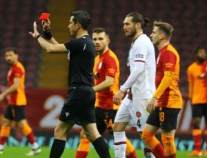 Galatasaraylılardan Ghezzal’ın golü öncesi el itirazı
