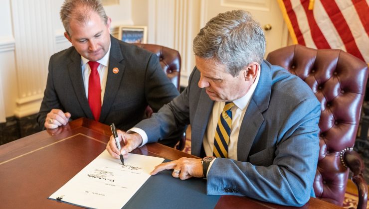 Tennessee’de yetişkinler izinsiz tabanca taşıyabilecek