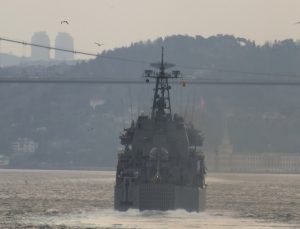 İstanbul Boğazı’ndan Rus savaş gemileri geçti