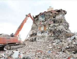 İzmir’de depremde yıkılan binalarla ilgili flaş karar