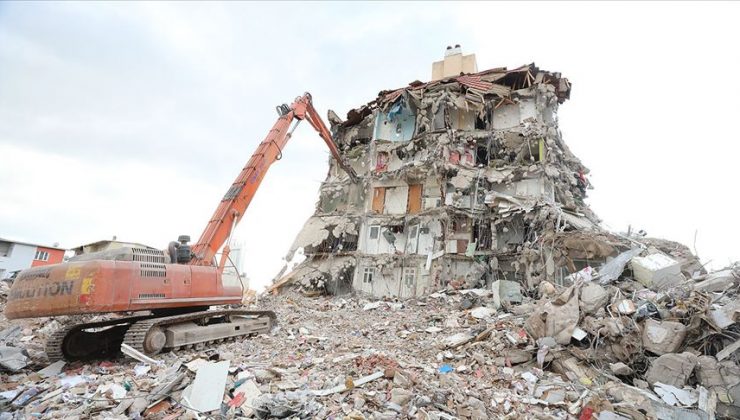 İzmir’de depremde yıkılan binalarla ilgili flaş karar