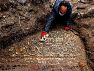 Kaçak kazı sırasında 1500 yıllık mozaik bulundu