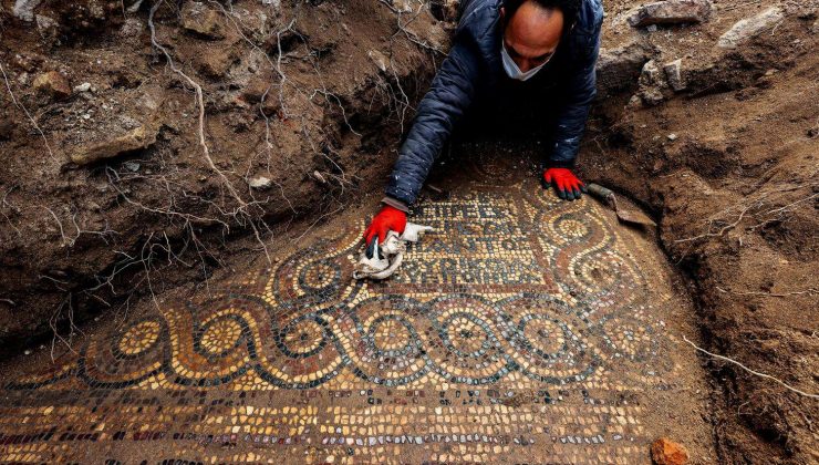 Kaçak kazı sırasında 1500 yıllık mozaik bulundu