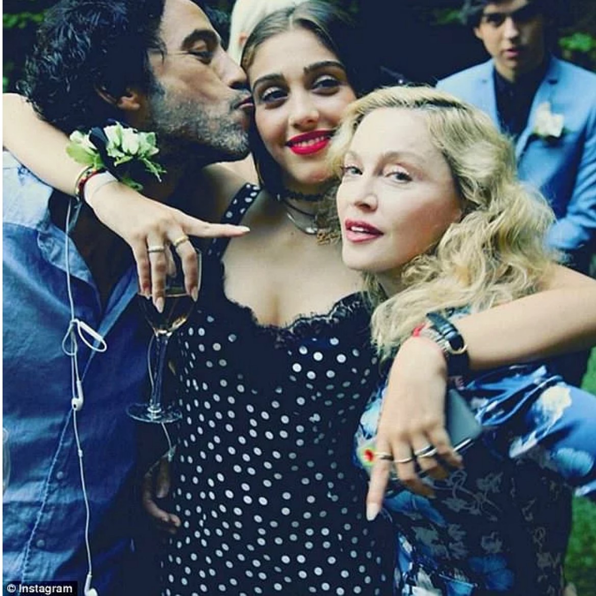 Madonna’nın kızından bir koltuk altı tüylü fotoğraf daha The Anatolia