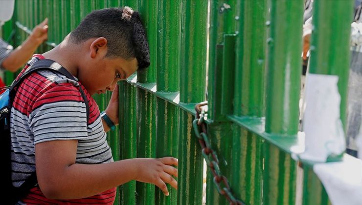 Meksika sınırında dehşet: Çocuklar duvardan aşağı atılıyor