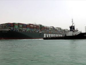 Mısır’dan, Süveyş Kanalı’nı kapatan gemiyi alıkoyma kararı