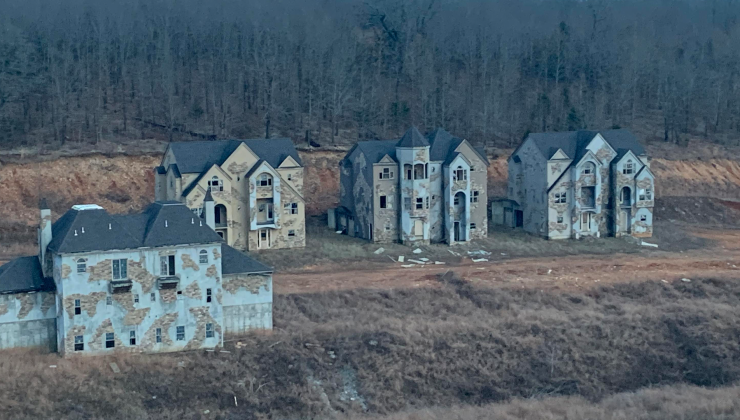 Missouri’de hayalet kasabaya dönen tatil köyü, viral oldu