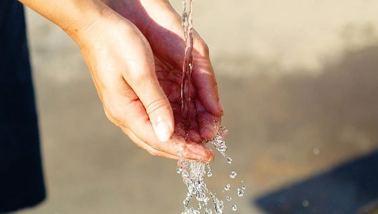 Pakistan’da içme suyu karaborsaya düştü