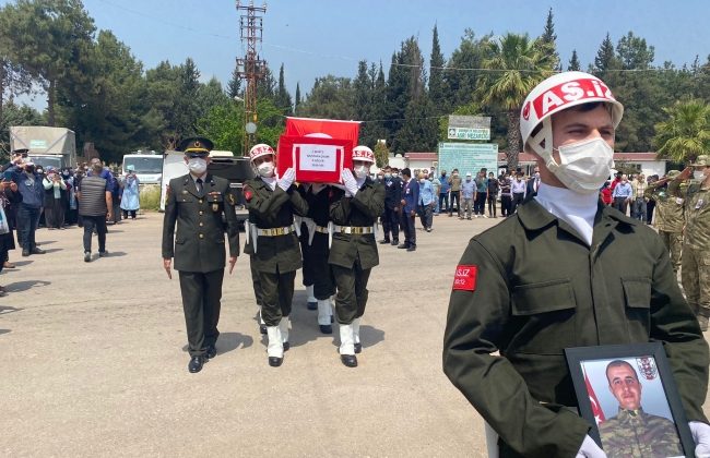 Şehit Sözleşmeli Er Mustafa Çalım son yolculuğuna uğurlandı