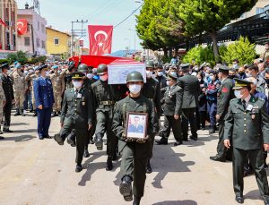 Şehit Teğmen Mehmet Kıvık İzmir’de son yolculuğuna uğurlandı